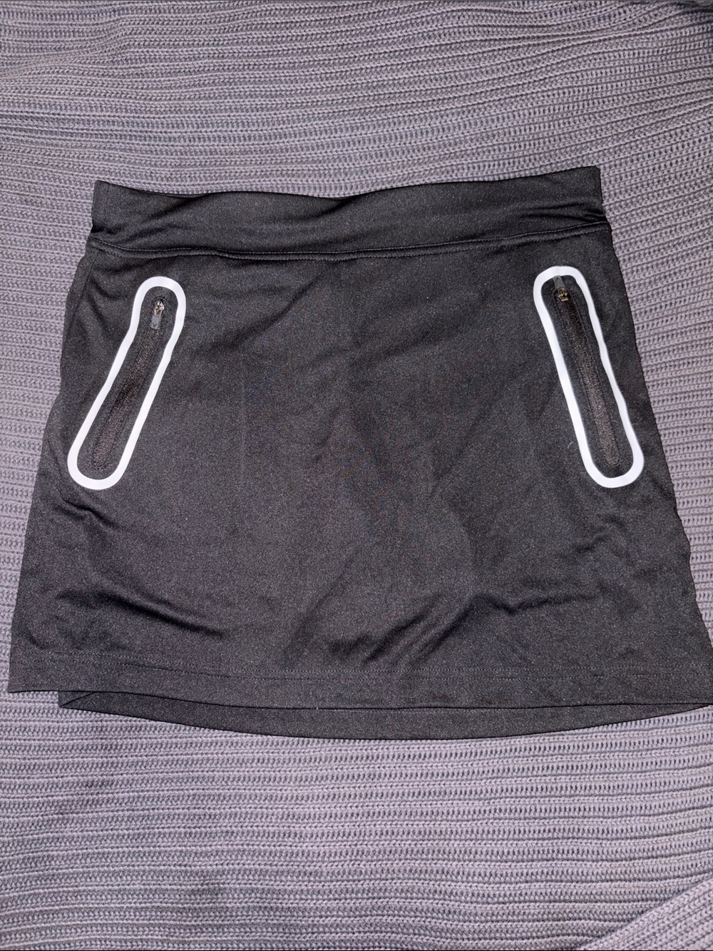 Black Callaway golf Skort with White Zip Trim Pocket Accent